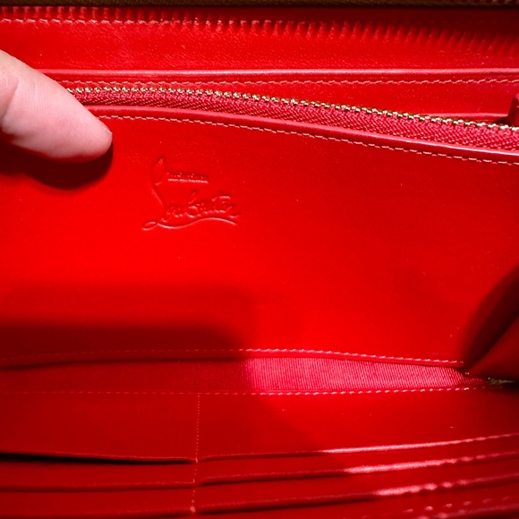 COPY - CHRISTIAN LOUBOUTIN❤️🌟 SPIKED TAN ZIPPY WALLET. NO BOX NO DUST BAG - Picture 5 of 6